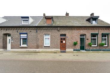 Emmastraat 11, REUVER